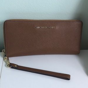 Michael Kors Jet Set Travel Wristlet Camel Wallet